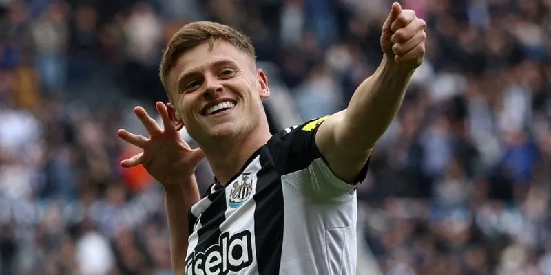 Man United thảm bại 1-4 trước Newcastle